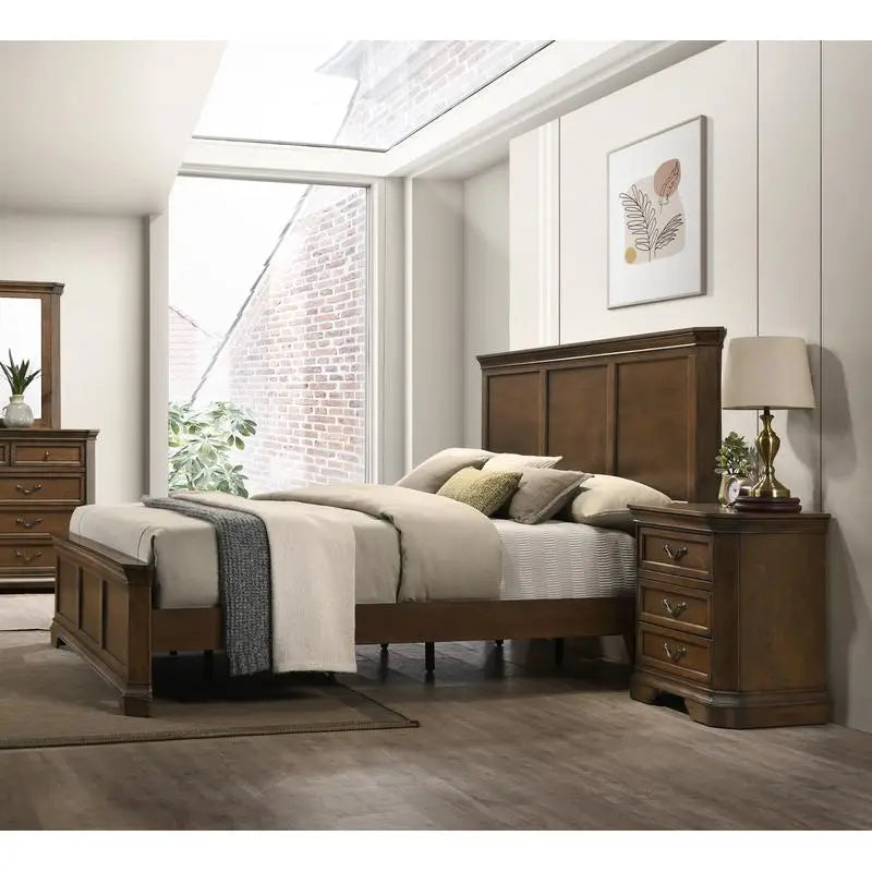 Traditional 3-Piece Wood Bedroom Set with Queen Panel Bed and 2 Nightstands